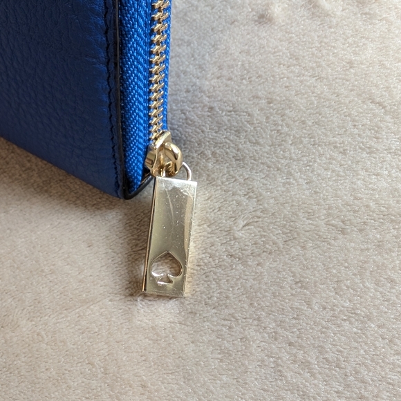 Kate Spade wallet in bright blue - Picture 3 of 4